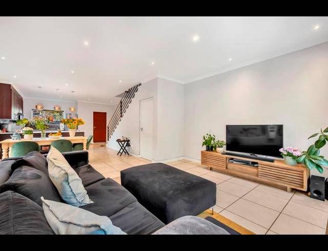 3 BEDROOM TOWNHOUSE FOR SALE IN CRAIGHALL PARK